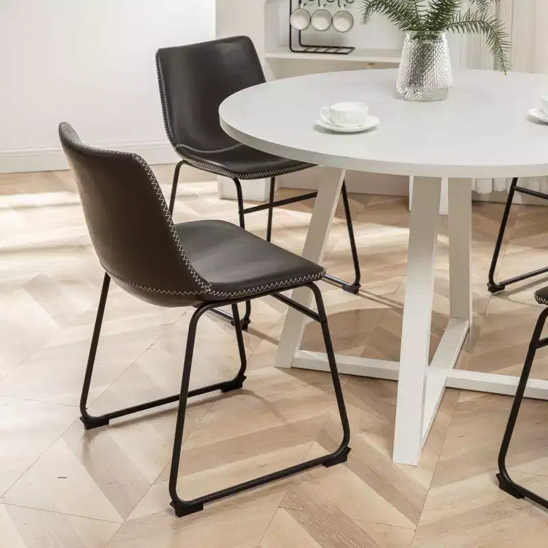 Ensemble de salle à manger rond Varna Roundhill Furniture, table à manger à tréteaux avec 4 chaises élégantes, 5 pièces