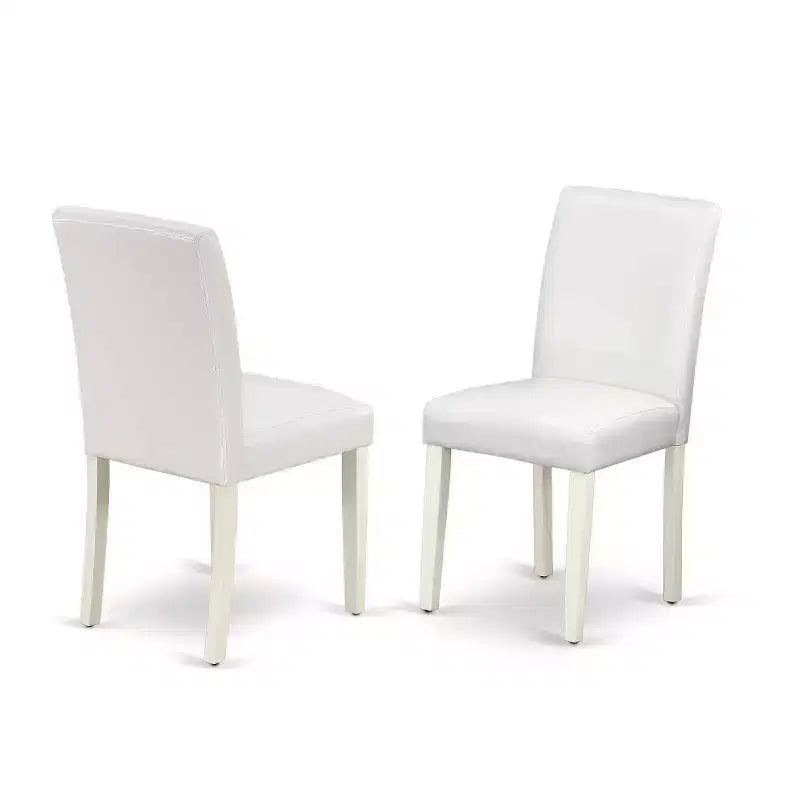 HomeStock – Table de salle à manger 5 pièces en bois massif finition blanc lin avec 4 chaises Parson rembourrées en similicuir blanc