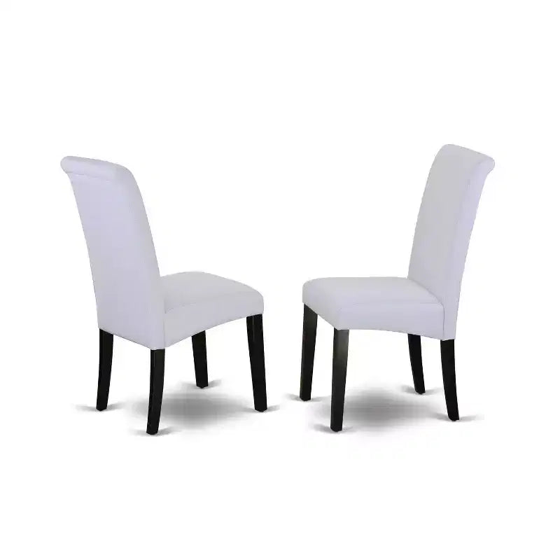 Table à manger rectangulaire 5 pièces HomeStock en chêne naturel avec plateau en bois massif et 4 chaises Parson