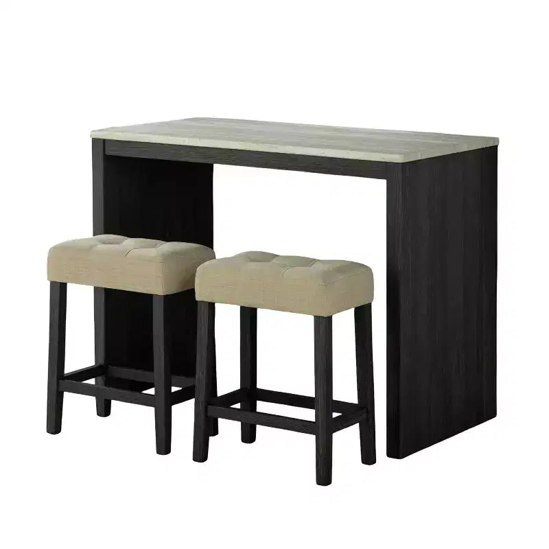 Ensemble de salle à manger 3 pièces GDFStudio Hudson en bois avec plateau en travertin de style transitionnel et tabourets rembourrés capitonnés de couleur biscuit