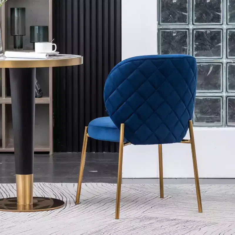 Ensemble de salle à manger contemporain 3 pièces Amoa de Roundhill Furniture, table ronde blanche avec 2 chaises