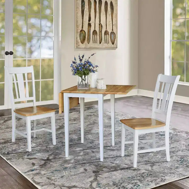 Table de salle à manger International Concepts Small Dual Drop Leaf avec 2 chaises San Remo Splat